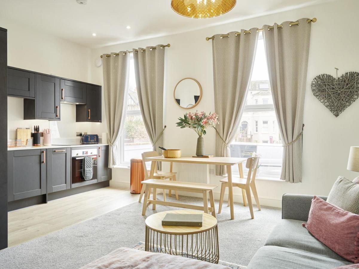Curb Properties - Super 2 Bed Apartment 5 Min From Town Centre Cheltenham Extérieur photo