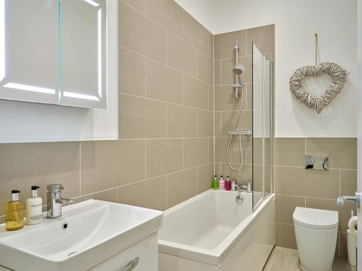 Curb Properties - Super 2 Bed Apartment 5 Min From Town Centre Cheltenham Extérieur photo